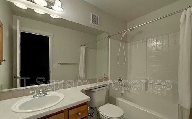 Building Photo - 1693 NE Juneberry St