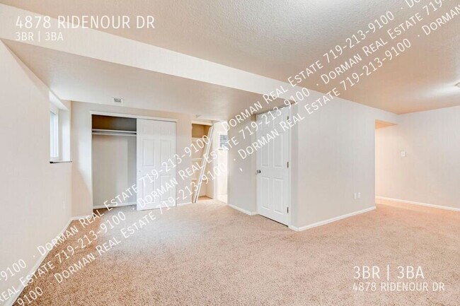 Building Photo - 4878 Ridenour Dr