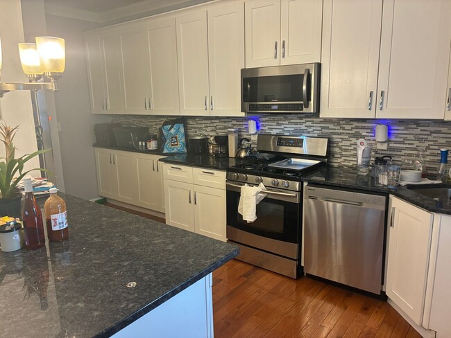 Building Photo - SPACIOUS LAWRENCEVILLE 3 BED 2.5 BATH! PERFECT LOCATION!