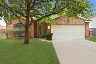 Building Photo - 2526 Hidden Park Ln