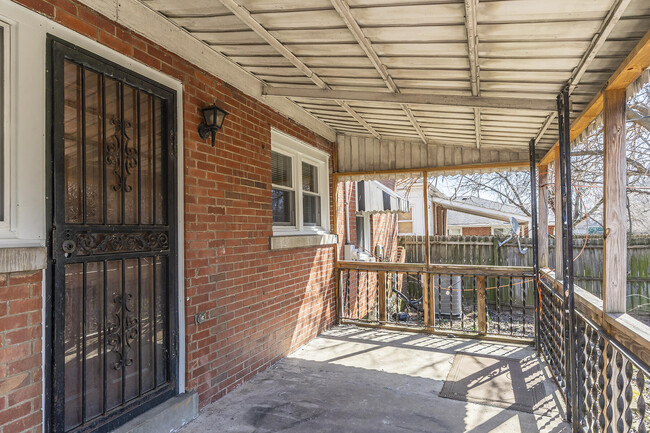 Building Photo - 418 Morrison Ave
