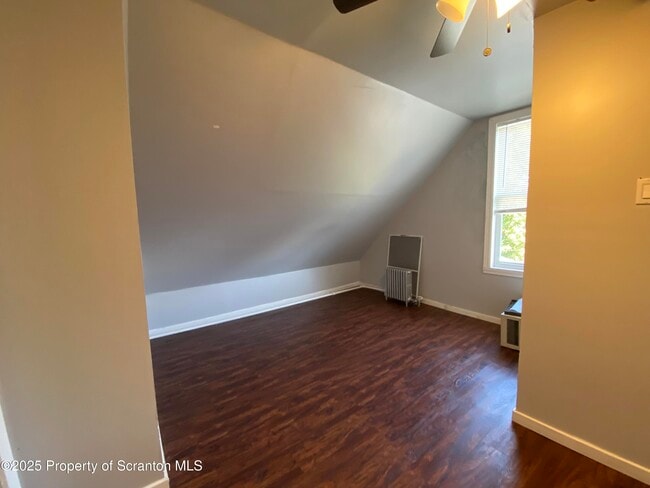 Building Photo - 308 N Irving Ave