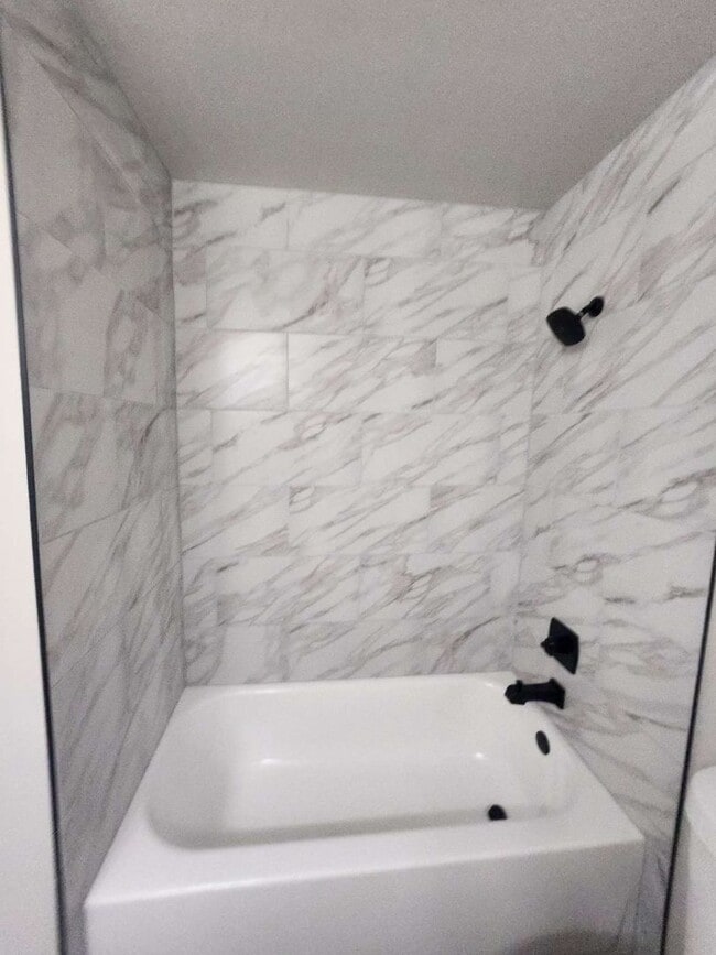 Building Photo - 31 Castle Royal Dr