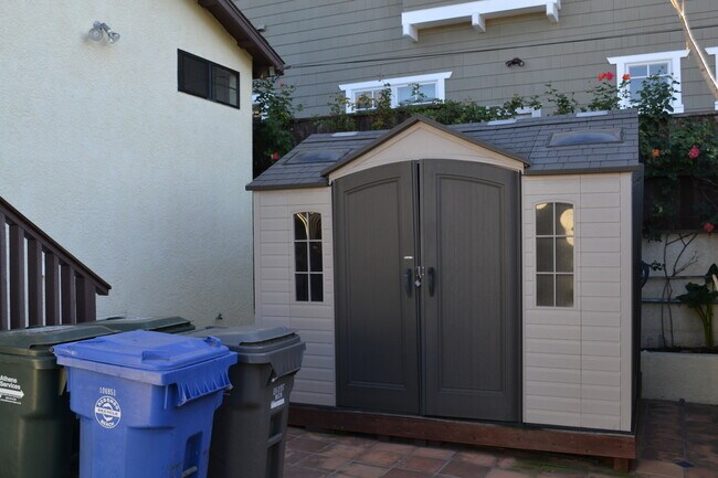 Building Photo - 3-Bedroom Home with Bonus Space | South Redondo Beach | Near Coast