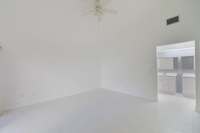 Building Photo - 6090 Aloma Ln