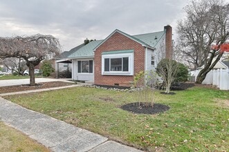 Building Photo - Charming Single Family in Camp Hill