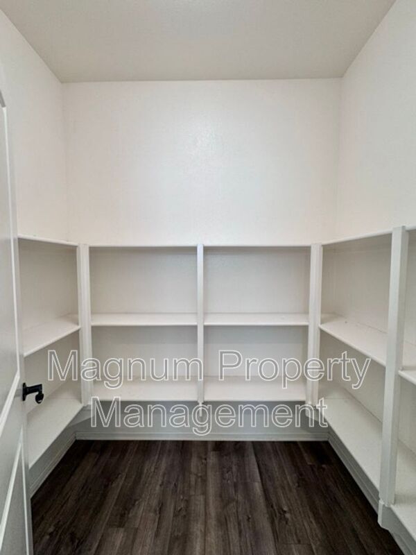 Building Photo - 24331 Ponderosa Ln