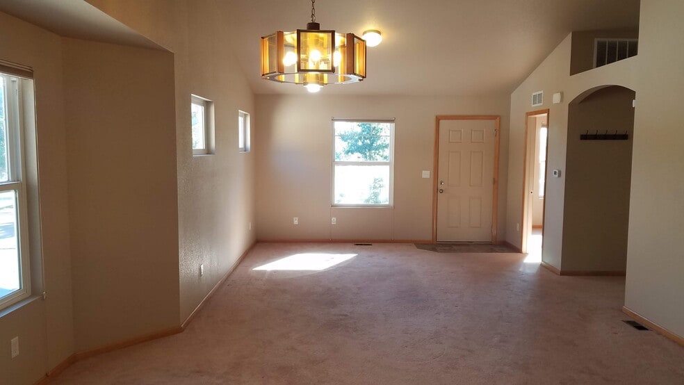 Building Photo - 2203 Marshfield Ln
