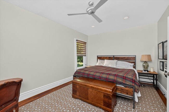 Building Photo - 2038 Dartmouth Pl