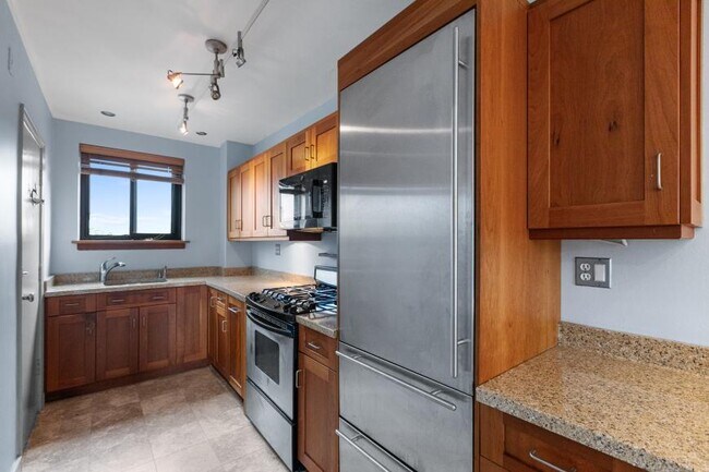 Building Photo - 1 bedroom in Chicago IL 60626