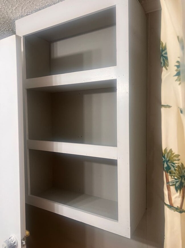 Building Photo - Three Bedroom One Bath