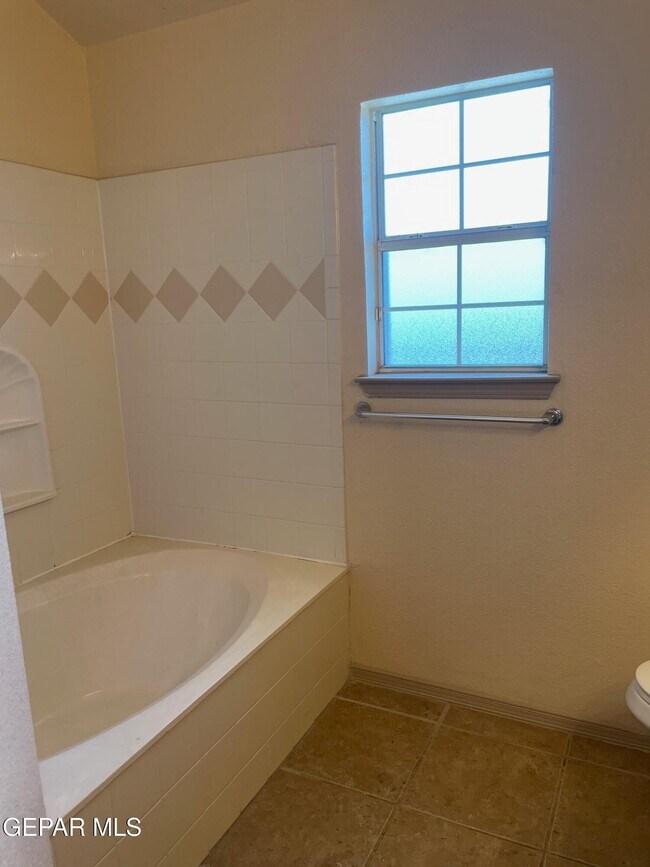 Building Photo - 12828 Tierra Ayala Dr