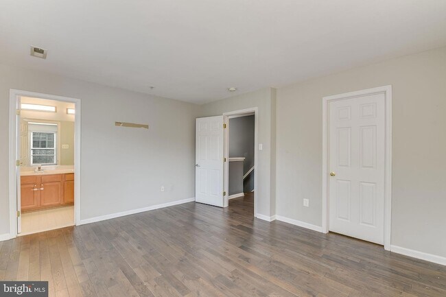 Building Photo - 7742 Valley Oak Dr