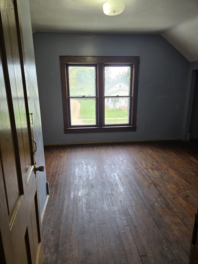 Building Photo - 1009 3rd Ave