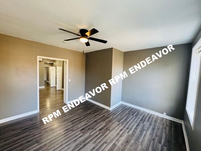 Building Photo - 3230 Pulaski St