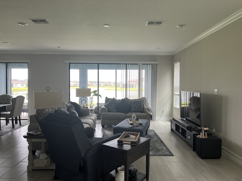 Building Photo - 4628 San Martino Dr