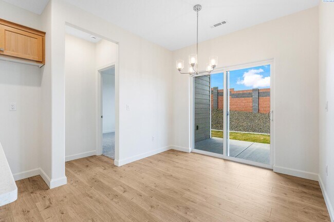 Building Photo - Beautiful brand new rental