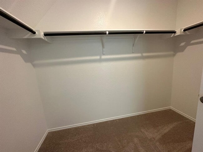 Building Photo - 121 Seminole Dr