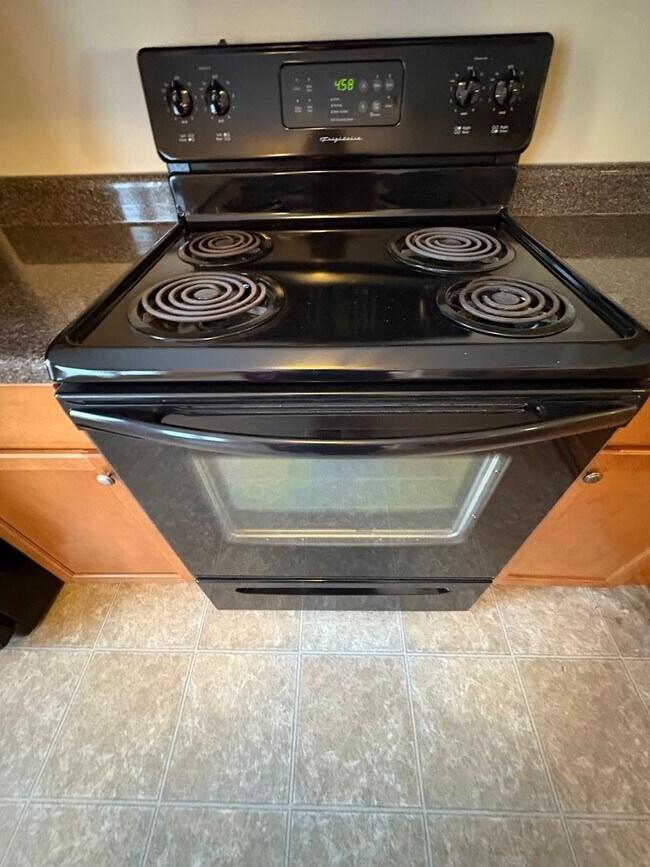 Building Photo - Cute 2 Bedroom Townhouse Near Furman and C...