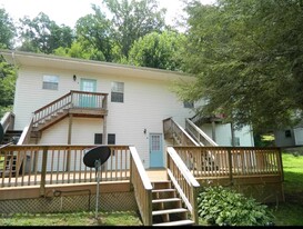 Building Photo - 323 Parker Farm Rd
