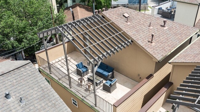 Building Photo - 2120 Genesee St