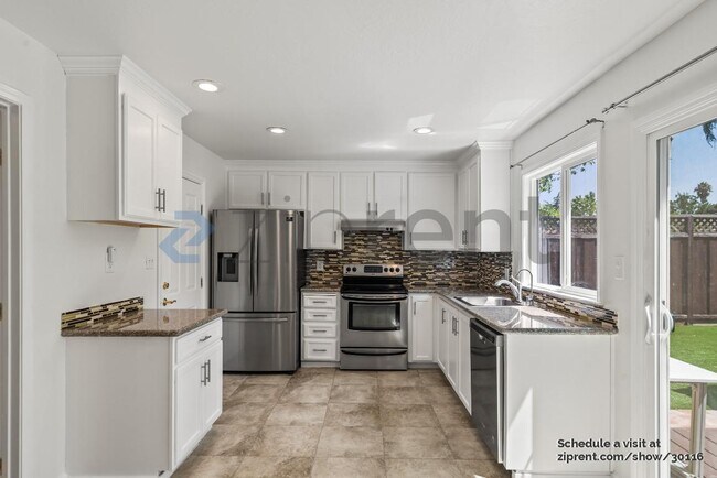 Building Photo - 2257 Goldcrest Cir