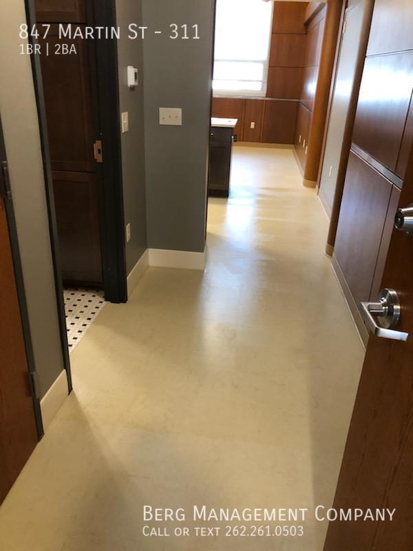 Building Photo - One Bedroom Loft Style w/ Beautiful Woodwo...