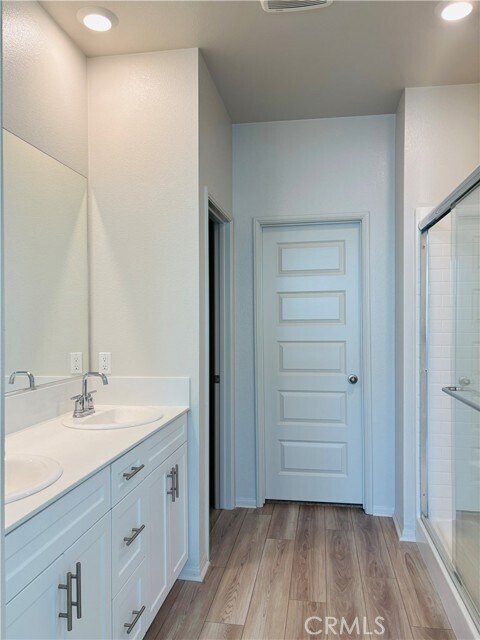 Building Photo - 40472 Melrose Dr