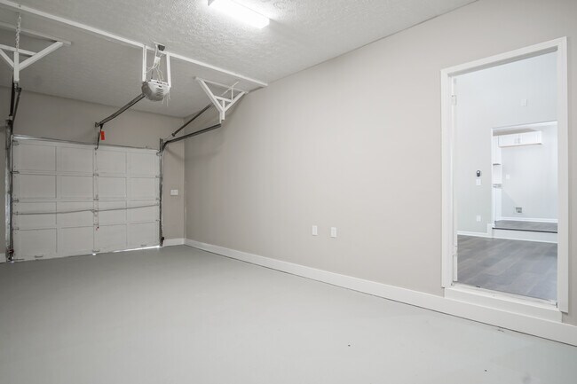 Building Photo - 3137 Glen Hollow Dr