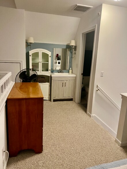 Building Photo - 1623 Old Pond Ln