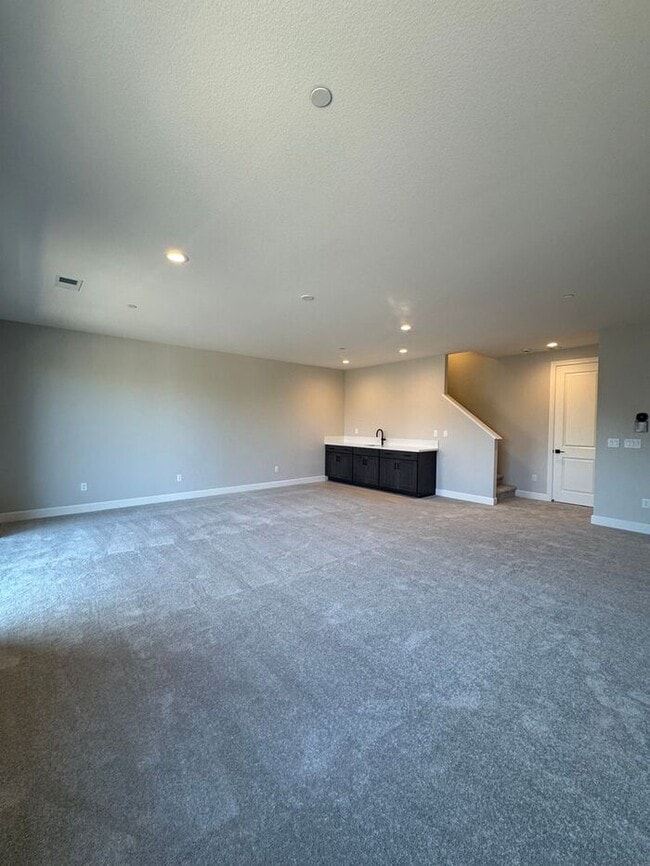 Building Photo - 1521 Golf Club Dr