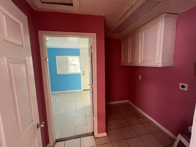 Building Photo - 2146 Minnesota St