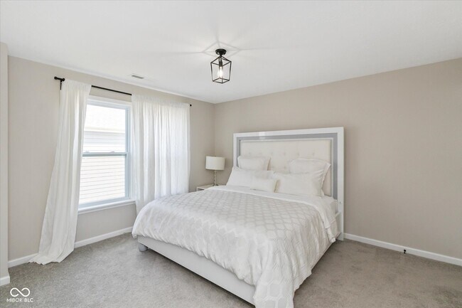 Building Photo - 7228 Lockford Walk N
