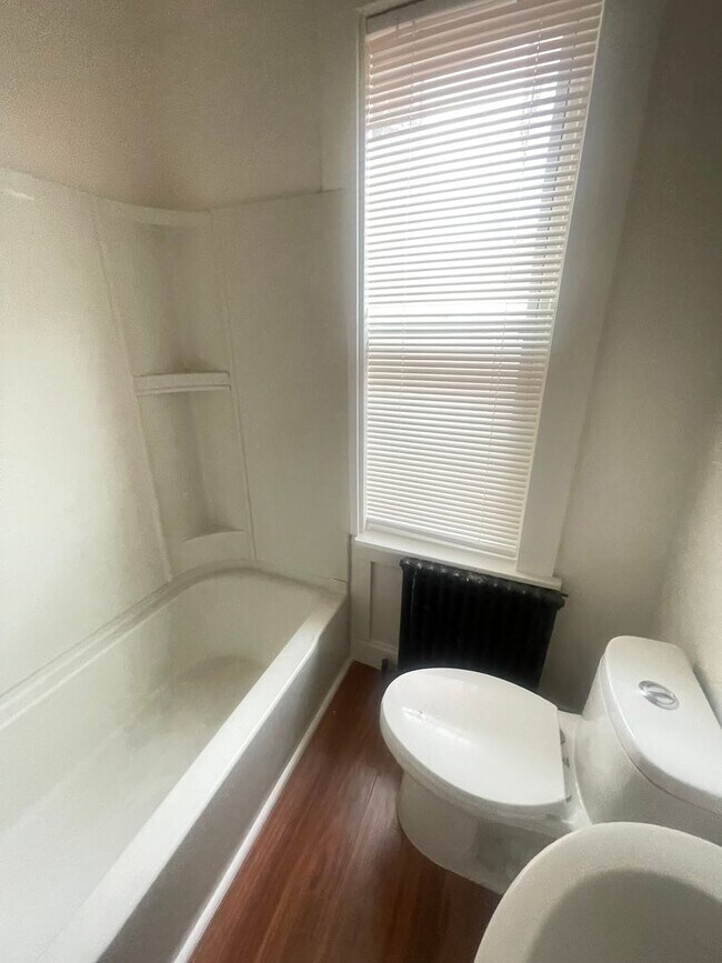 Building Photo - 204 S Ann St