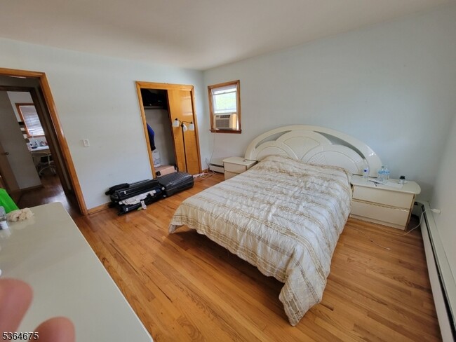 Building Photo - 555 Clifton Ave