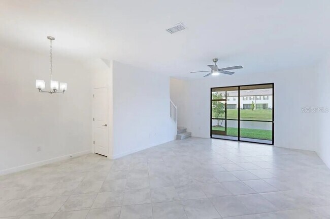 Building Photo - 3 Bedroom 2 Bath Townhome in AMENITY RICH Lorraine Lakes