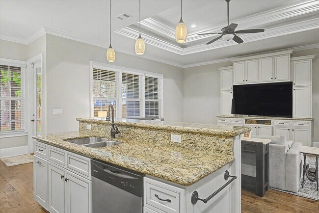 Building Photo - 7492 Sunny Mariana Ct