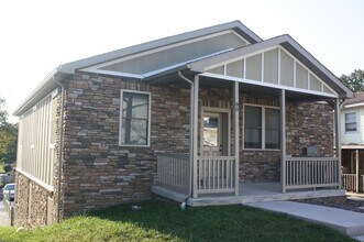 Building Photo - 4 Bedroom Luxury Apartments