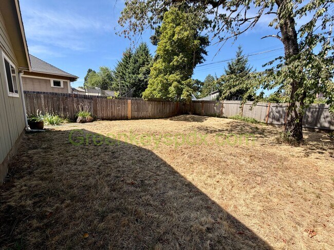 Building Photo - 6837 SE Ramona St