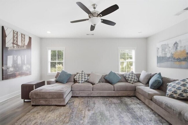 Building Photo - 262 Dawson Dr