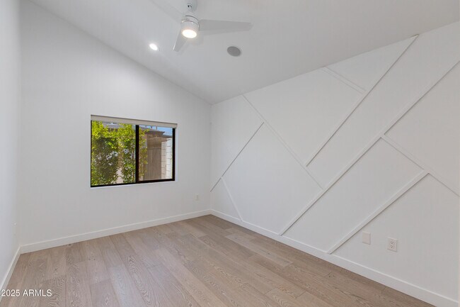 Building Photo - 4246 E Mulberry Dr