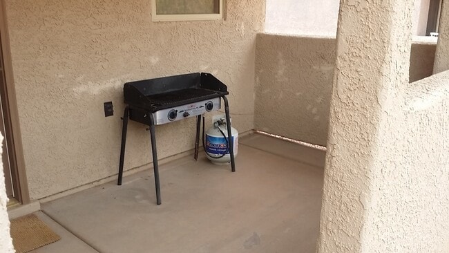 Building Photo - Coral Canyon Home