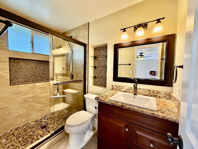 Building Photo - Great home available Now
