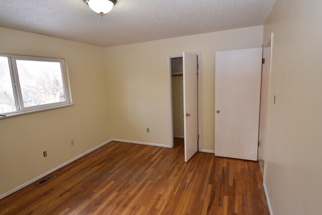 Building Photo - 1640 Shenandoah Dr