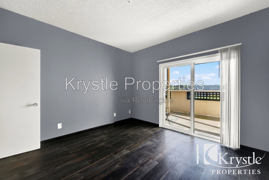 Building Photo - 1201 Glen Cove Pkwy