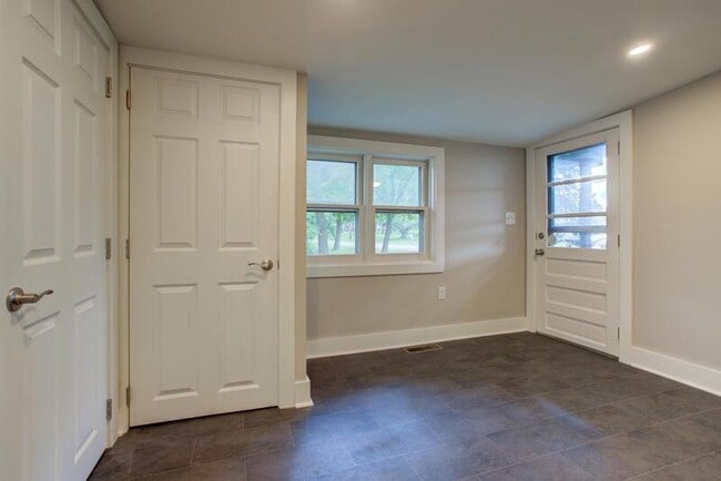 Building Photo - 1057 Ridge Rd