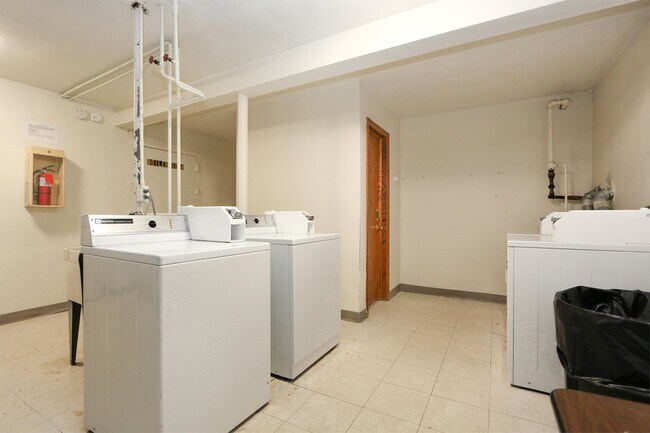 Building Photo - 1640 Cumberland St