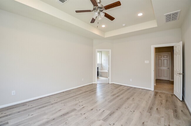 Building Photo - 24918 Meadowthorn Crest Ln