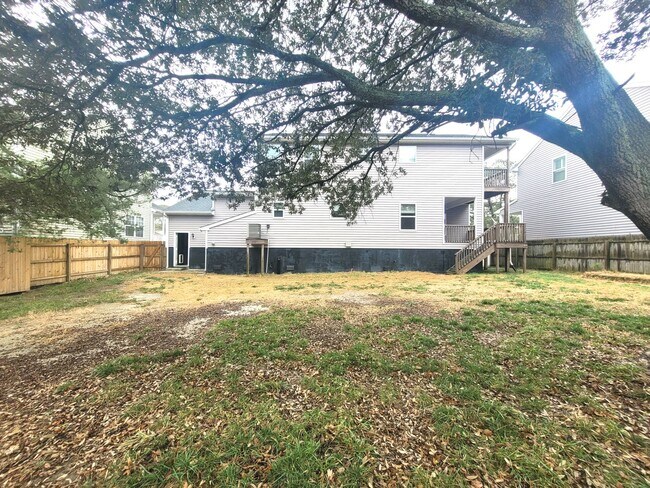 Building Photo - Stunning 4 Bedroom, 2.5 Bath Home Just 3 Blocks to Chesapeake Bay