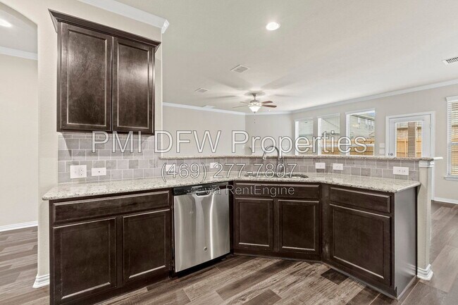 Building Photo - 1624 Medina Ln